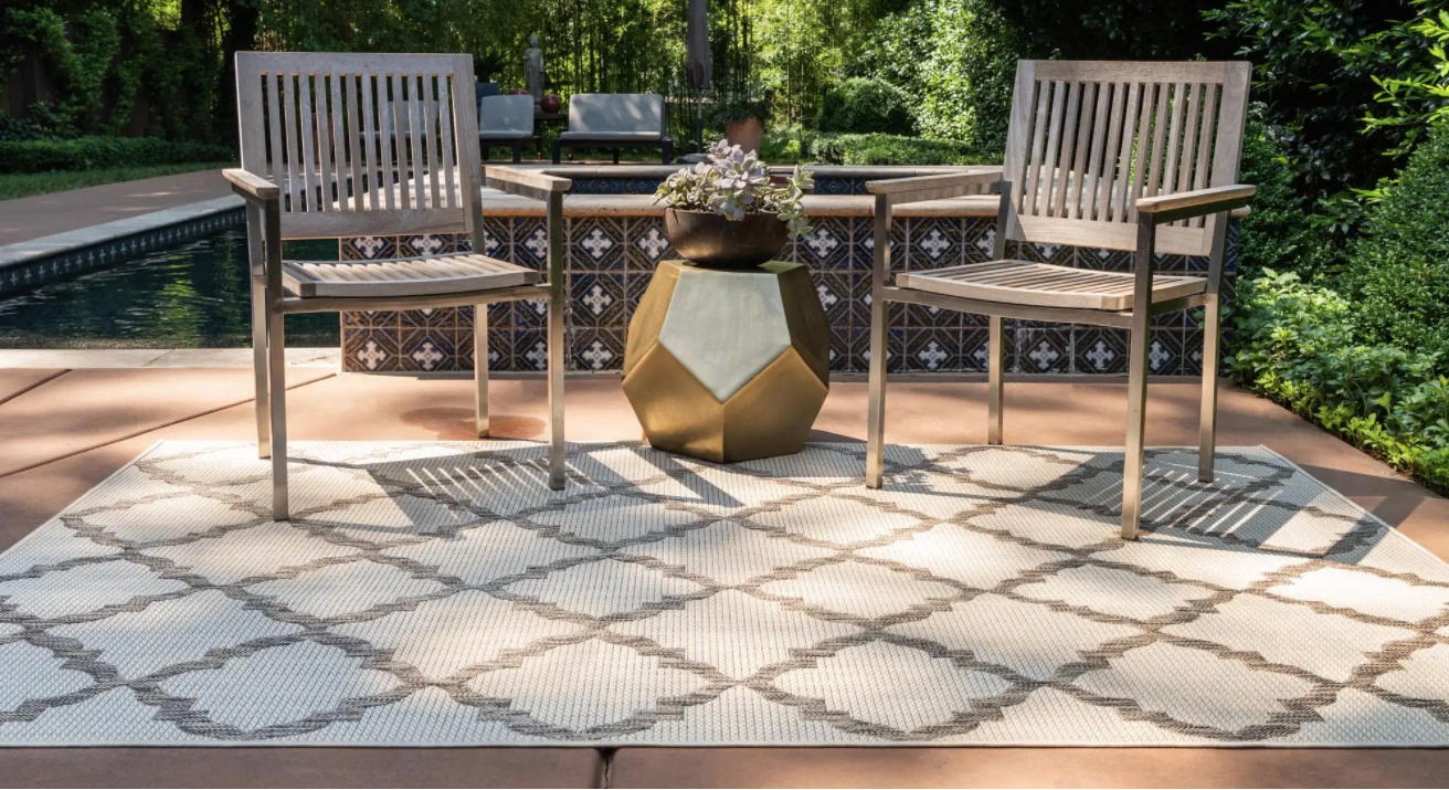 outdoor rug idea