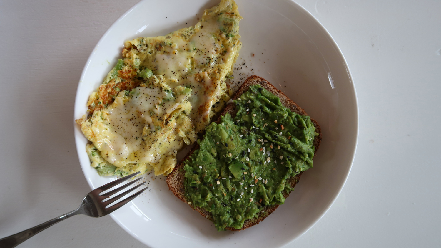 veggie omelette with avocado toast
